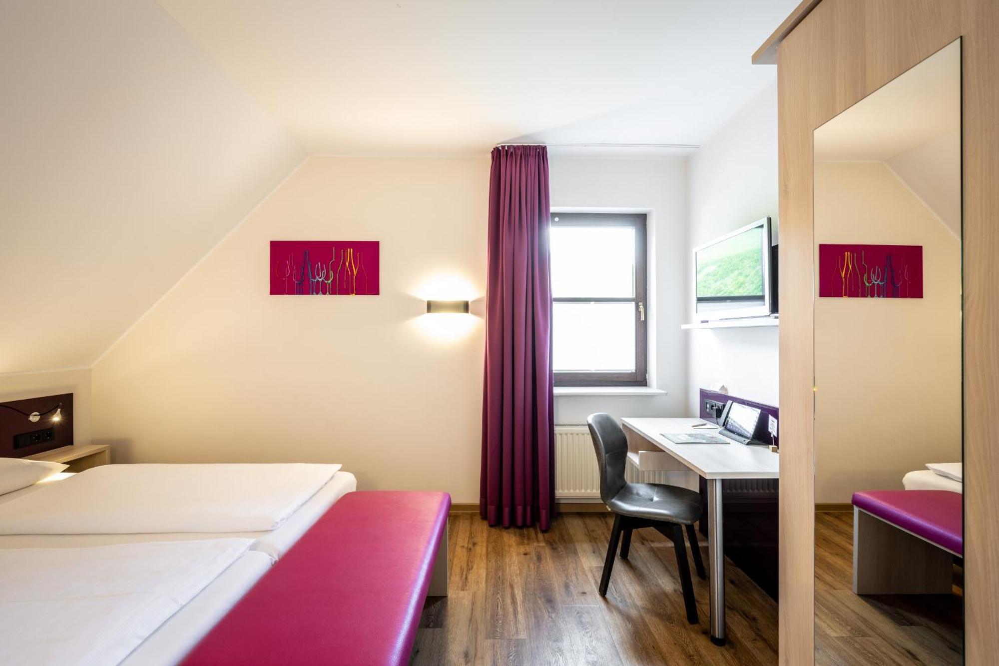 Weinhotel Restaurant Klostermuehle Ockfen Kültér fotó
