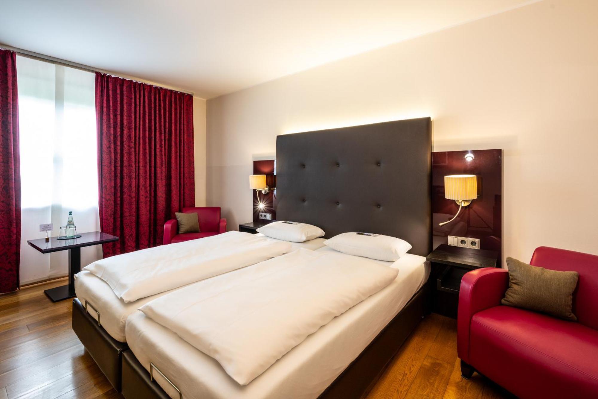 Weinhotel Restaurant Klostermuehle Ockfen Kültér fotó