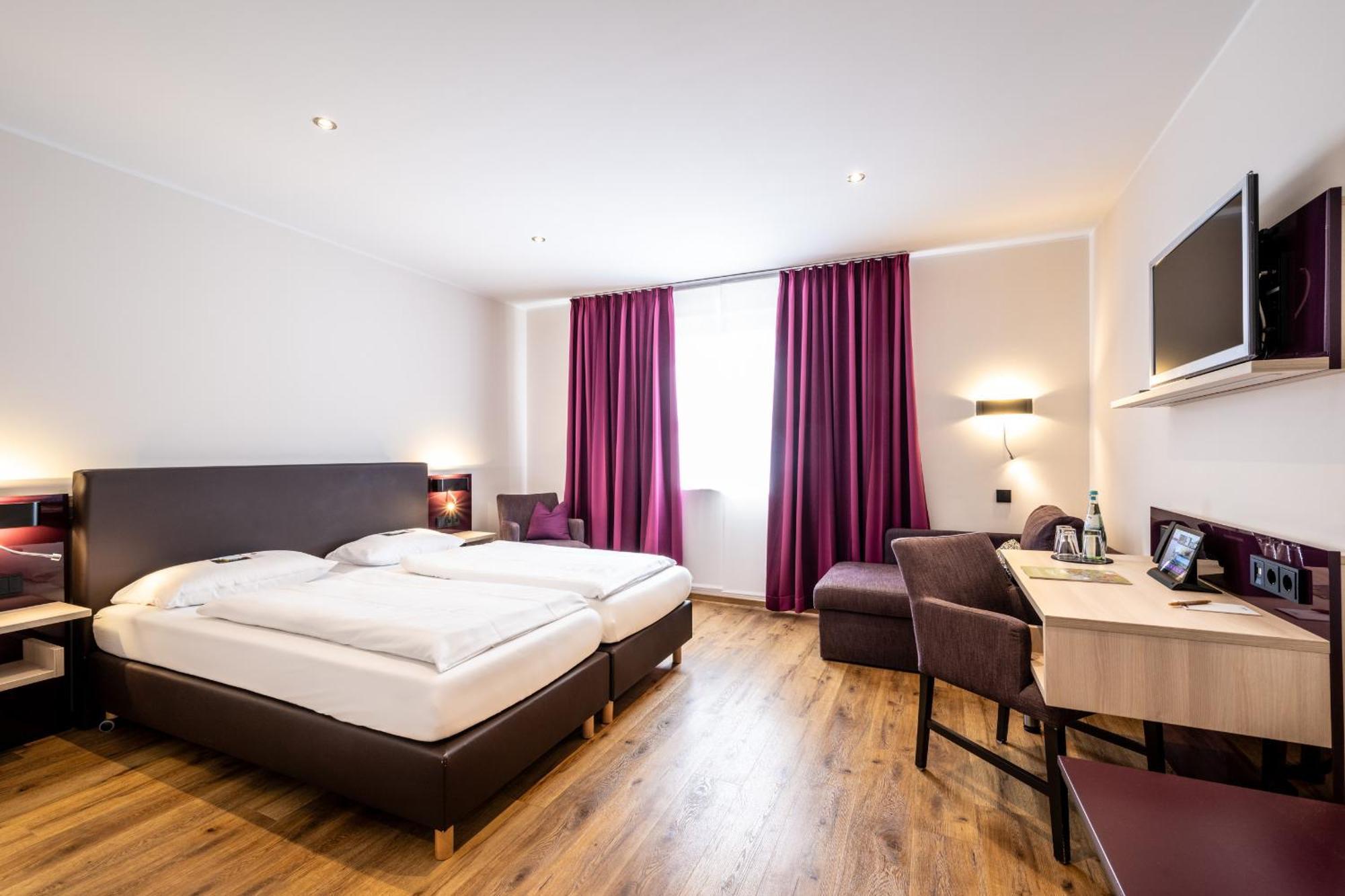 Weinhotel Restaurant Klostermuehle Ockfen Kültér fotó
