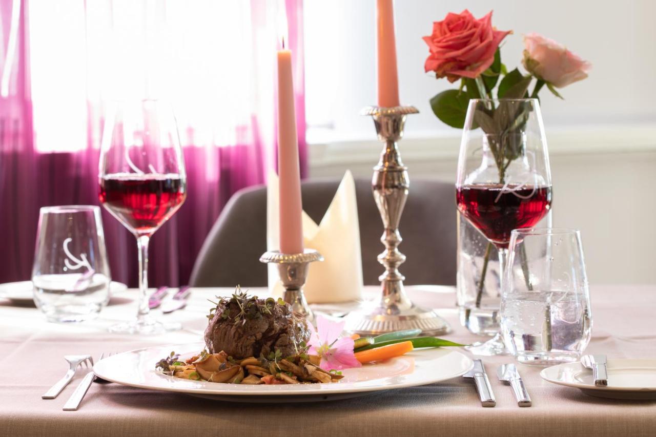 Weinhotel Restaurant Klostermuehle Ockfen Kültér fotó